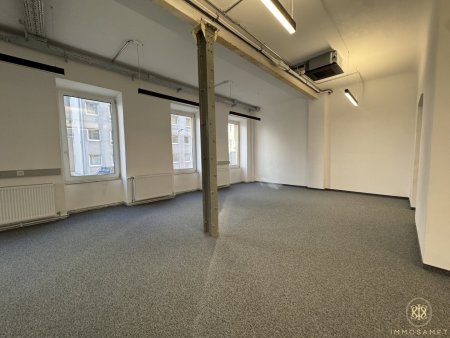 Großes, vielseitig nutzbares Büro im EG zu vermieten