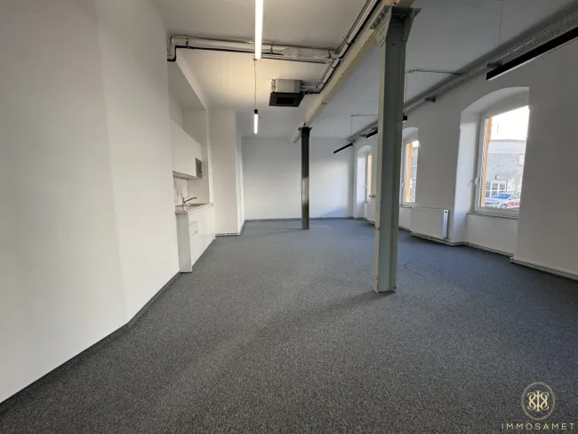 Großes, vielseitig nutzbares Büro im EG zu vermieten - Titelbild
