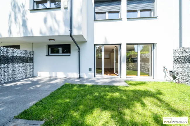 Modernes Reihenhaus in ruhiger Lage mit Garten, 3 Bädern & Parkplatz! - Bild