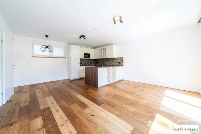 Modernes Reihenhaus in ruhiger Lage mit Garten, 3 Bädern & Parkplatz! - Bild
