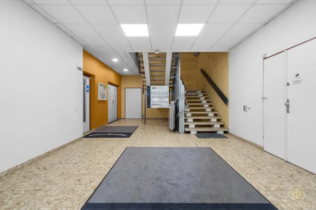 Besondere Gewerbeimmobilie zur Miete - direkt an der U4 Station Ober St. Veit - Bild