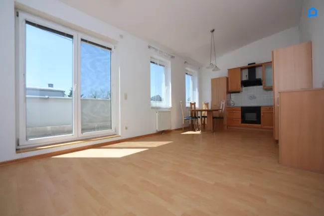 PENTHOUSE, hell, 2 Zimmer + 2 Terrassen u. Autoabstellplatz, S-BAHN , ca. 34 Minuten zum Praterstern. hohe Räume bis 3,40m! - Titelbild