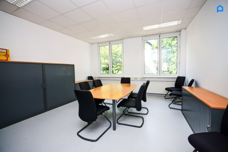 +Modernes Büro 545m² (oder auf 2x270m² teilbar) , 15-20 Räume insgesamt möglich, Teeküche, Toiletten, optionale PKW Stellplätze, optionaler Keller+