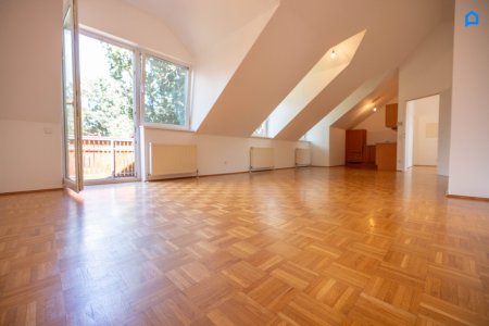 Wohnen nahe Oberlaa – helle 3-Zimmer-Wohnung mit riesigem Wohnbereich 36 m² Wohnküche und 7,8 m² Balkon + grüner Innenhof, 1. OG, Dachgeschoss