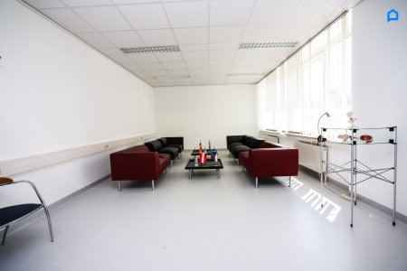 +Flexibles modernes Büro ca. 297 m² ,15-20 Räume insgesamt möglich, Teeküche, Toiletten, optionale PKW Stellplätze, optionaler Keller+