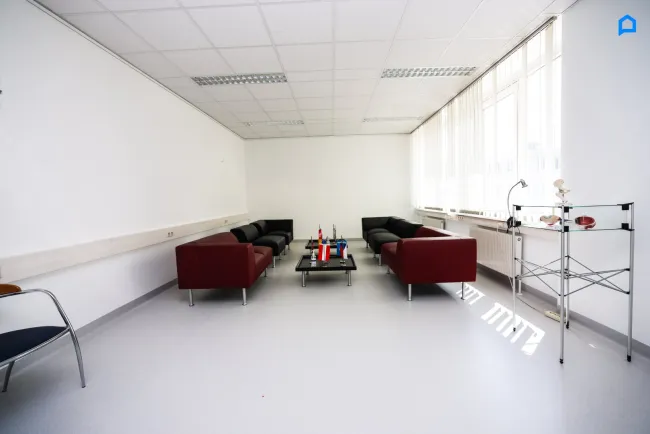 +Flexibles modernes Büro ca. 297 m² ,15-20 Räume insgesamt möglich, Teeküche, Toiletten, optionale PKW Stellplätze, optionaler Keller+ - Bild