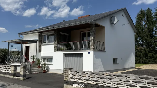 Charmantes Einfamilienhaus mit Burgblick, Garten in zentraler Lage von Güssing - Titelbild