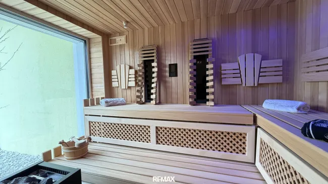Sauna mit Blick in den Garten