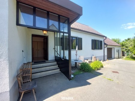 Gepflegtes Einfamilienhaus in Neuberg mit Nebengebäuden und großem Garten – Ihr neues Zuhause!