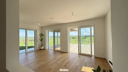 Wohnbereich mit großer Terrasse