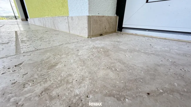 Travertinboden Eingangsbereich