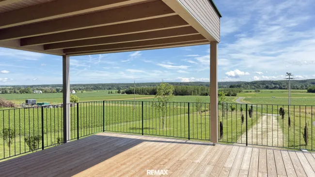 Panorama Terrasse zur Hälfte überdacht