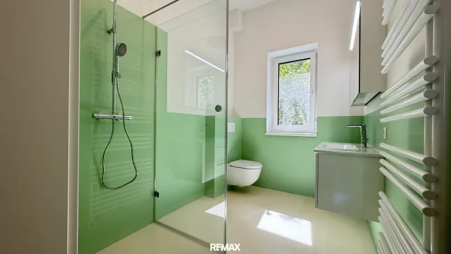 Badezimmer im Schlafzimmer EG