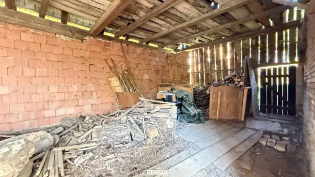 Holz Stadl mit Zugang zum hinteren Garten