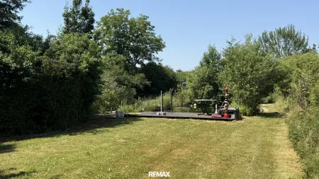 Gartenanlage mit Schwimmteich