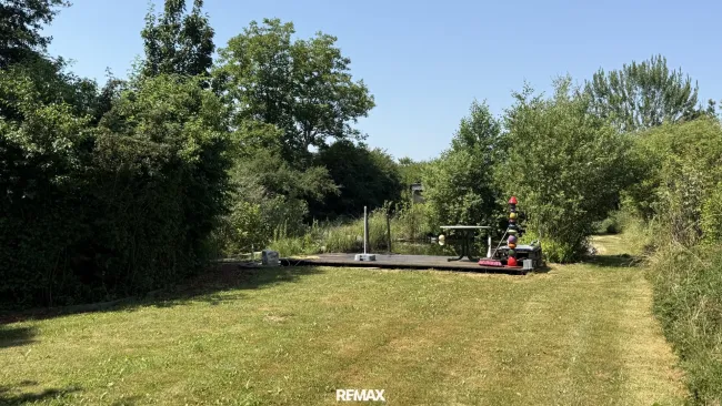 Gartenanlage mit Schwimmteich