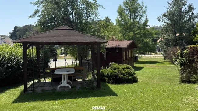 Pavillon und Gartenhaus