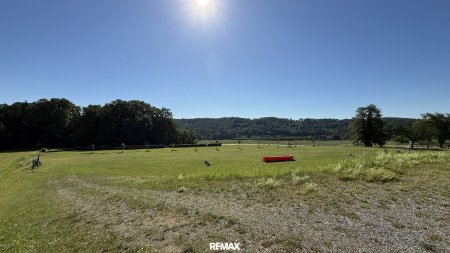 sonniges Baugrundstück