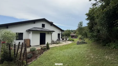 **Traumhaftes Einfamilienhaus mit Pferdestall, Koppel und großem Grundstück in Bocksdorf**
