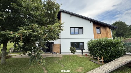 **Traumhaftes Einfamilienhaus mit Pferdestall, Koppel und großem Grundstück in Bocksdorf**