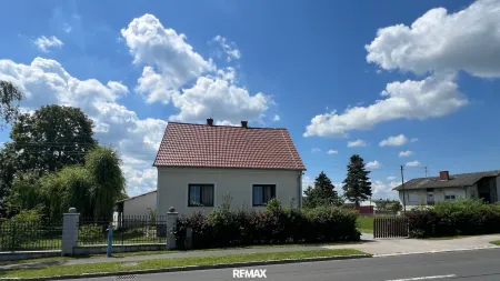 Hausansicht von der Straße aus