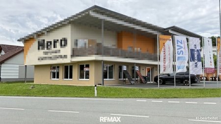 Ansicht Geschäftslokal mit Parkplätzen