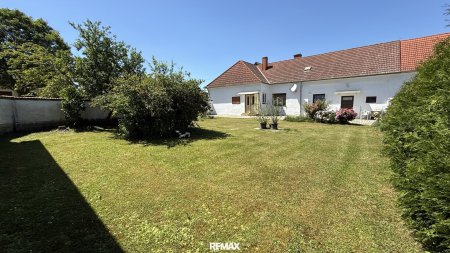 Traditioneller Streckhof mit großem Grundstück im idyllischen Pinkatal
