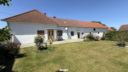 Traditioneller Streckhof mit großem Grundstück im idyllischen Pinkatal