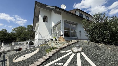 Modernes Einfamilienhaus in Hannersdorf mit Garten, Pool, Balkon & Garage