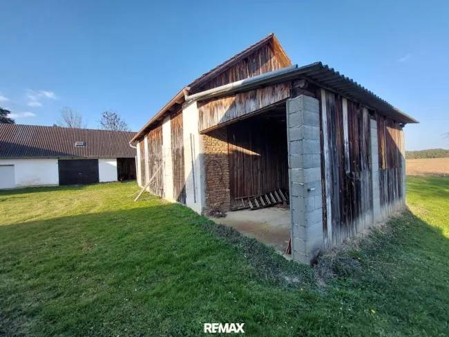 Carport und Scheune