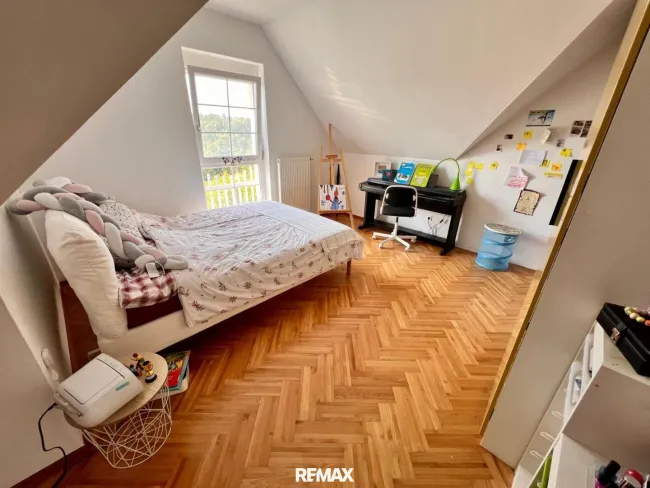 DG Schlafzimmer mit Möbel