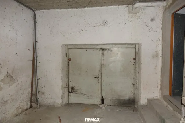 Garage im Keller