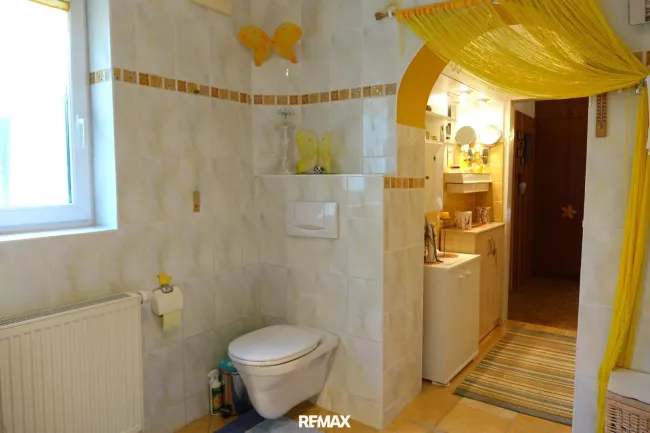 Badezimmer im Dachgeschoss - Foto 2