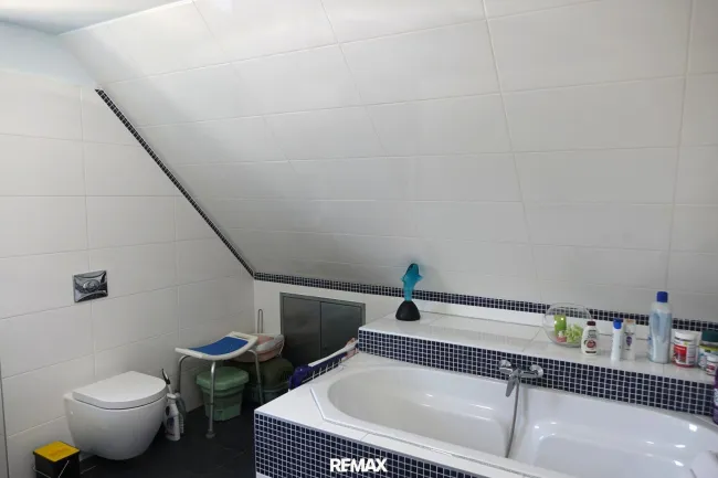 Badezimmer im Dachgeschoss