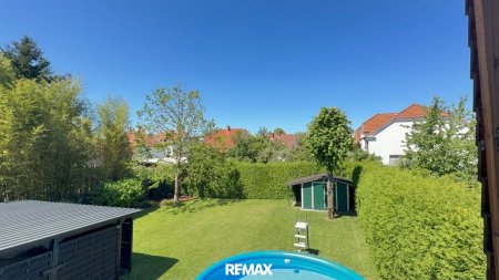 Blick in den Garten von der Terrasse