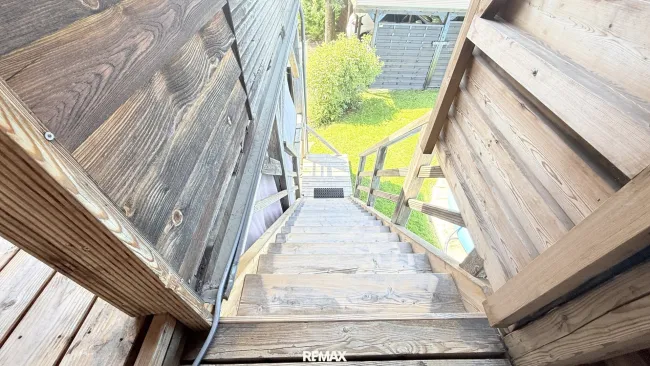 Stiegenabgang in den Garten