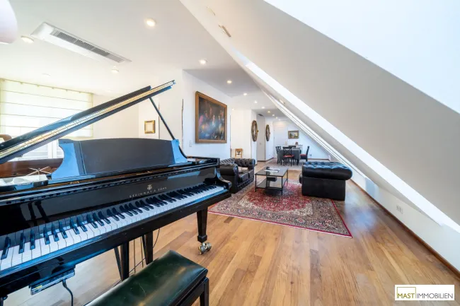 Penthouse-Charme: Exklusive Maisonette mit Dachterrasse - Bild