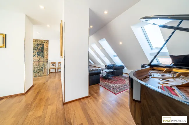 Penthouse-Charme: Exklusive Maisonette mit Dachterrasse - Titelbild
