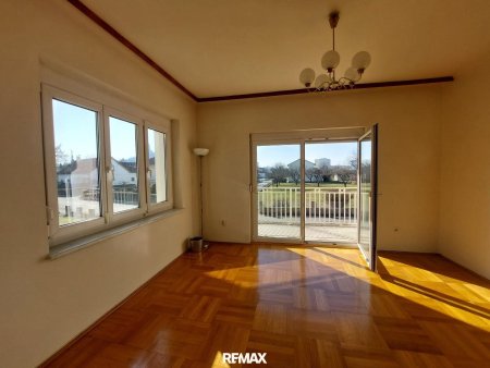 EG Zimmer mit Balkon im Erdgeschoss