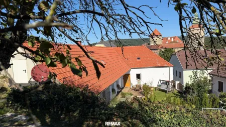 zentrale Lage mit Burgblick