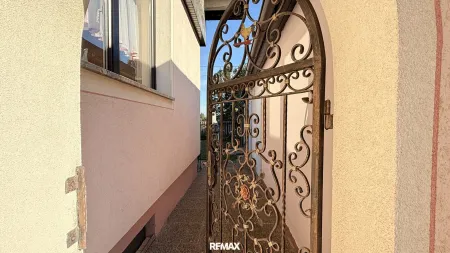 Schmiedeeisentor zum Garten