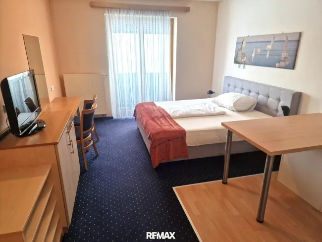 Zimmer mit Küchezeile
