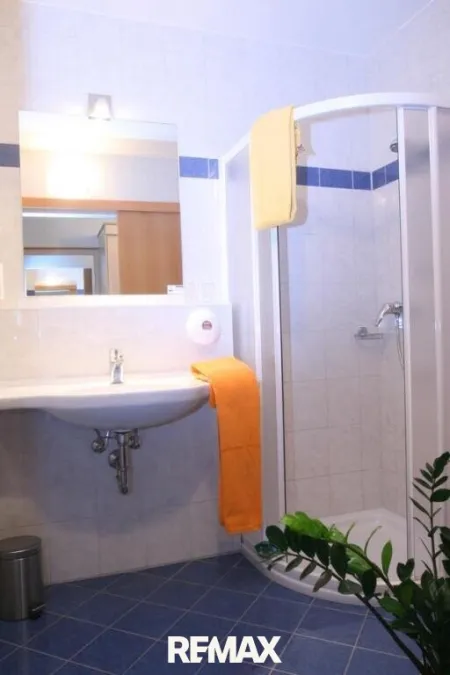 2 gleiche Badezimmer