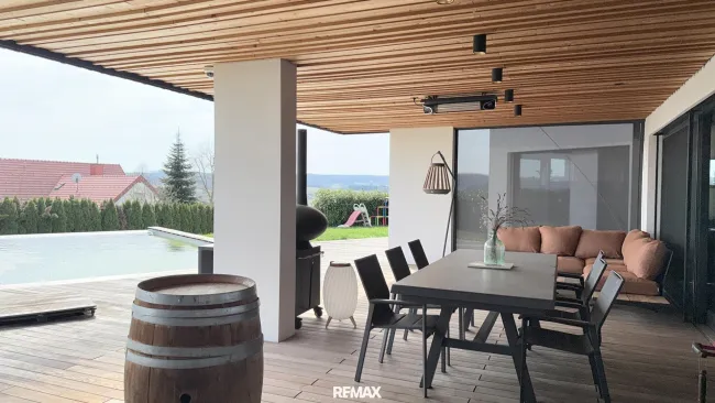 Terrasse Blick zum Pool
