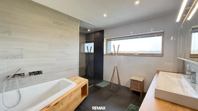Badezimmer Elternschlafzimmer OG