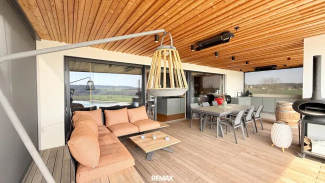 Terrasse mit Outdoorkitchen
