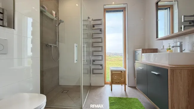 Gästebadezimmer mit WC EG
