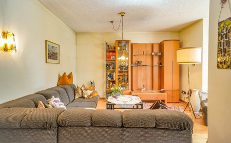 Sanierungsbedürftige 4,5 Zimmer-Gartenwohnung mit gutem Grundriss samt Terrasse und Garagenabstellplatz in Natters