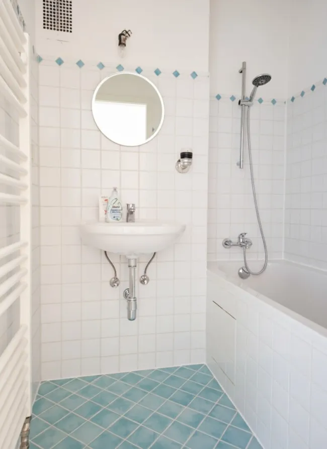 Bad mit Badewanne