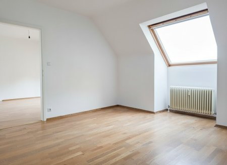 Ruhige Dachgeschoßwohnung Nähe U4-U6 Längenfeldgasse! Freier Mietzins für Anleger!